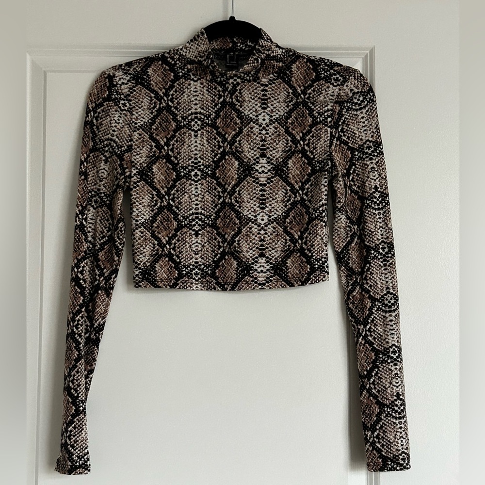 Snake print long sleeve crop shirt